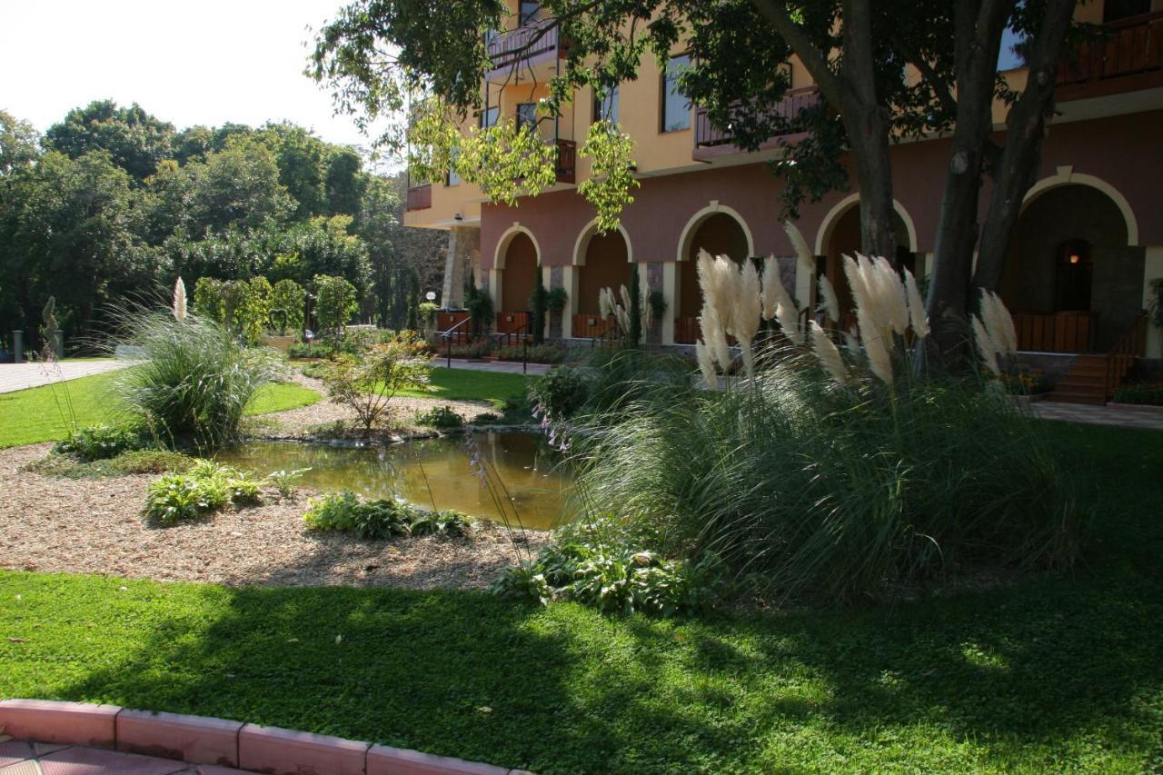 Estreya Residence Hotel&SPA Saints Constantine and Helena Exterior foto